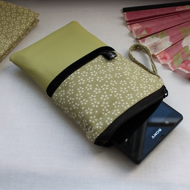 Smartphone sleeve - zipper closure - Sakura green white - green faux leather
